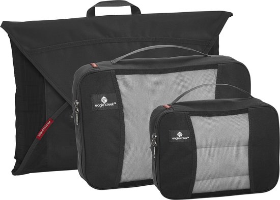 Zwarte Eagle Creek Pack-It Original Starter Set met een grote platte organizer en twee kubusvormige organizers met gaas aan de voorkant.