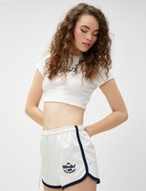 Mini short Koton Normal Waist Direct avec ceinture et détails de poils brodés.