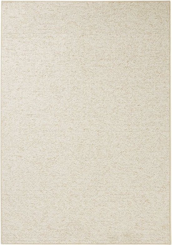 Crèmekleurig vloerkleed met een subtiele textuur van kleine lusjes.