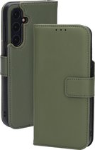 Mobiparts hoesje geschikt voor Samsung Galaxy A55 - Wallet 2-in-1 Boekhoesje - MagSafe - Echt Leder - Uitneembare Case - Sterke Magneet Sluiting - Contactloos betalen - Groen