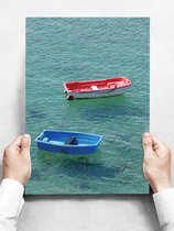 Wandbord: Bootjes drijvend op een blauw meer - 30 x 42 cm
