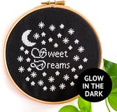 borduurpakket - glow in the dark sweet dreams - modern borduren
