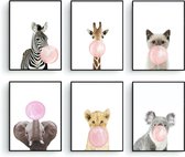 Postercity - Design Canvas Poster Set Zebra Giraffe Koala Poesje/Kitten Olifant & Leeuwtje met Roze Kauwgom / Kinderkamer / Dieren Poster / Babykamer - Kinderposter / Babyshower Cadeau / Muur