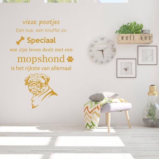 Muursticker Mopshond - Goud - 80 x 112 cm - woonkamer alle