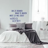 Muursticker Om Je Dromen Waar Te Maken Moet Je Wel Eerst Wakker Worden -  Donkerblauw -  60 x 42 cm  -  alle muurstickers  slaapkamer  nederlandse teksten - Muursticker4Sale