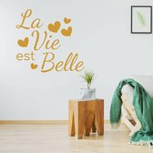 Muursticker La Vie Est Bella -  Goud -  44 x 40 cm  -  franse teksten  alle - Muursticker4Sale