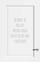 Muursticker Je Moet Je Billen Beter Vegen Want Er Zit Nog Cactussen - Lichtgrijs - 50 x 65 cm - nederlandse teksten toilet raam en deur stickers - toilet
