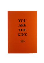 Notitieboek - A5 - Oranje - Koningsdag - Quote - King - Cadeau - Gelijnd - Kroon - Werk - Studie - School - Dagboek - Relatiegeschenk - Elastiek