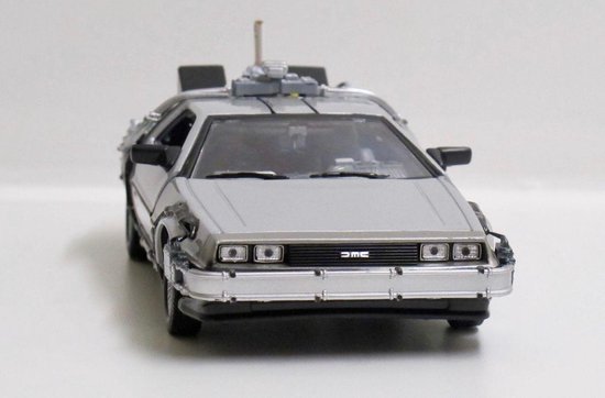 Movie Memorabilia DeLorean Back To The Future II Time Machine Fly Mode - 1:24 - Welly Movie Memorabilia DeLorean Back To The Future II Time Machine Fly Mode - 1:24 - Welly