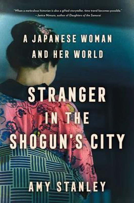 Boekomslag van "Stranger in the Shogun's City" met een vrouw in een roze kimono met bloemenpatroon en een blauw-witte gestreepte obi.