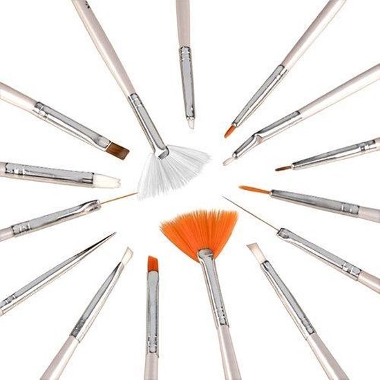 Gedetailleerde weergave van een set nail art kwasten met witte handvatten en diverse puntvormen, waaronder waaierkwasten.