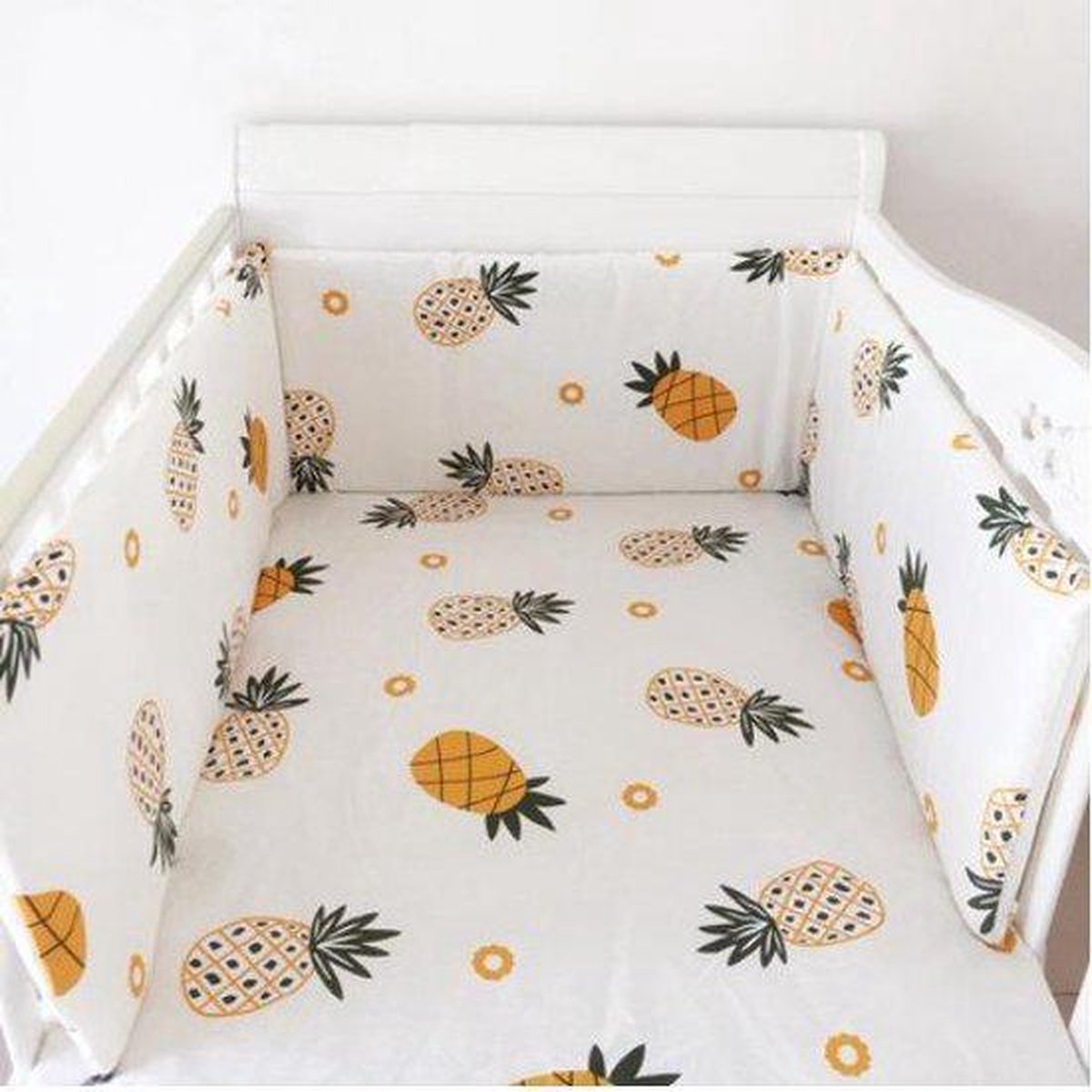 WiseGoods - Premium Baby Bumper - Boxbumper - Bedomrander - Bedbumper - Hoofdbeschermer - Ananas Print - 180 CM WiseGoods - Premium Baby Bumper - Boxbumper - Bedomrander - Bedbumper - Hoofdbeschermer - Ananas Print - 180 CM