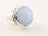 Grote ronde zilveren ring met lichtblauwe schelp - maat 18