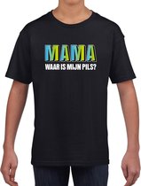 Mama waar is mijn pils tekst zwart t-shirt blauwe/groene letters voor kinderen S (122-128)