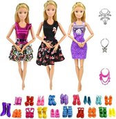 Poppenkleertjes - Geschikt voor Barbie - Set van 9 items - 3 jurkjes, 3 kettingen en 3 paar schoenen - Complete outfit - Modepop - Barbie kleding