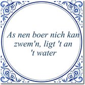 Tegeltje met hangertje - As nen boer nich kan zwem'n, ligt 't an 't water