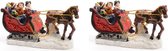 2x stuks kerstbeeldjes/kerstdorp figuurtjes slee met paard 12 cm - Kerstdorpje maken - kerstdecoraties