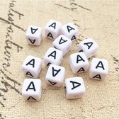 Acryl Letterkralen 1000 stuks 6 mm Witte Kralen Zwarte Letters Alfabet Kralen A tot Z Cubes voor DIY Maken Armbanden Kettingen Sieraden