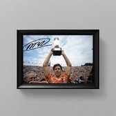 Marco van Basten Kunst - Gedrukte handtekening - 10 x 15 cm - In Klassiek Zwart Frame - Voetbal - EK 1988 '88 - Nederlands Elftal - Oranje - Europees Kampioen