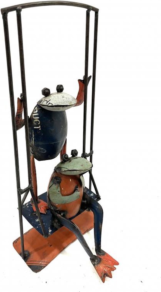 Two frogs on swing H48