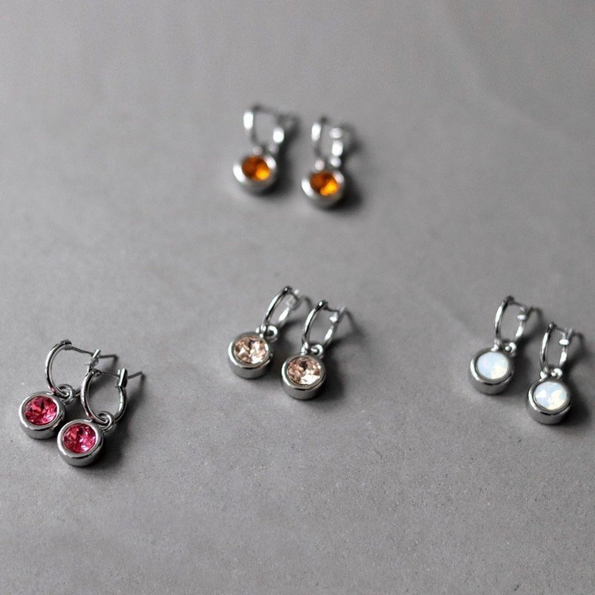 Biba Hang Oorbellen met Swarovski Steentje Rosaline