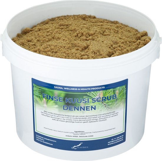 Kuusikuur scrub met dennengeur in een witte emmer. Fijn dennenhout met etherische olie.