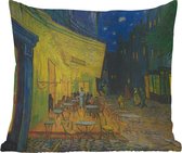 Sierkussen Buiten - Caféterras bij nacht - Vincent van Gogh - 60x60 cm - Weerbestendig