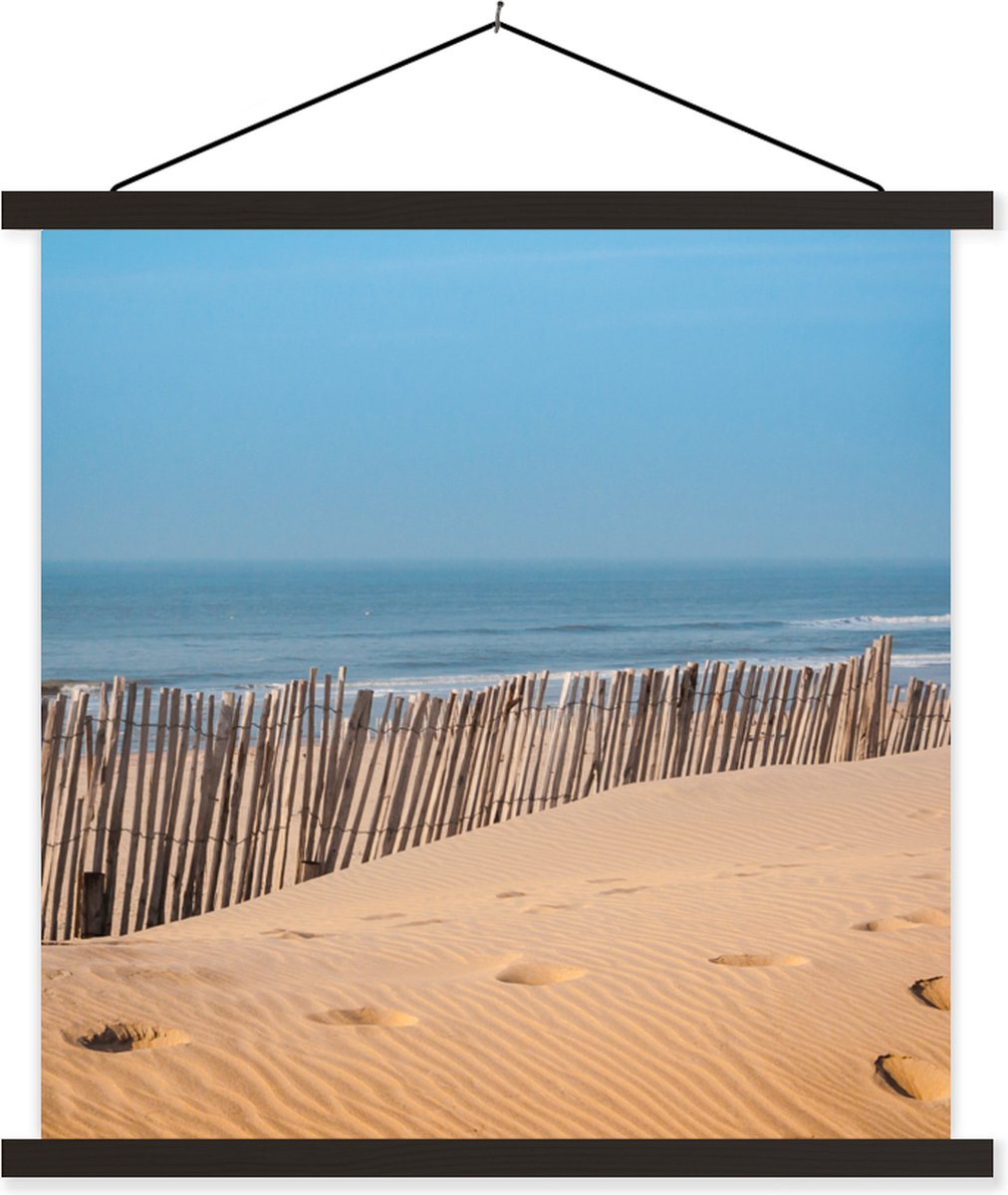 Posterhanger incl. Poster 120x120 cm - Schoolplaat - Strand - Zee - Palen - Textielposter 
