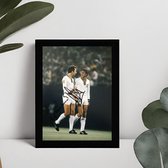 Johan Cruyff & Franz Beckenbauer Ingelijste Handtekening – 15 x 10cm In Klassiek Zwart Frame – Gedrukte handtekening – Voetbal - Football Legends