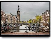 Westerkerk in Amsterdam met gracht en fiets Fotolijst met glas 40 x 50 cm - Prachtige kwaliteit - Nederland - Foto - Poster - Harde Lijst - Glazen plaat ervoor - inclusief ophangsysteem