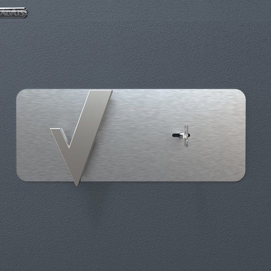 Zilverkleurig 'V' logo met een sleutel op een metalen plaat, op een donkergrijze achtergrond.