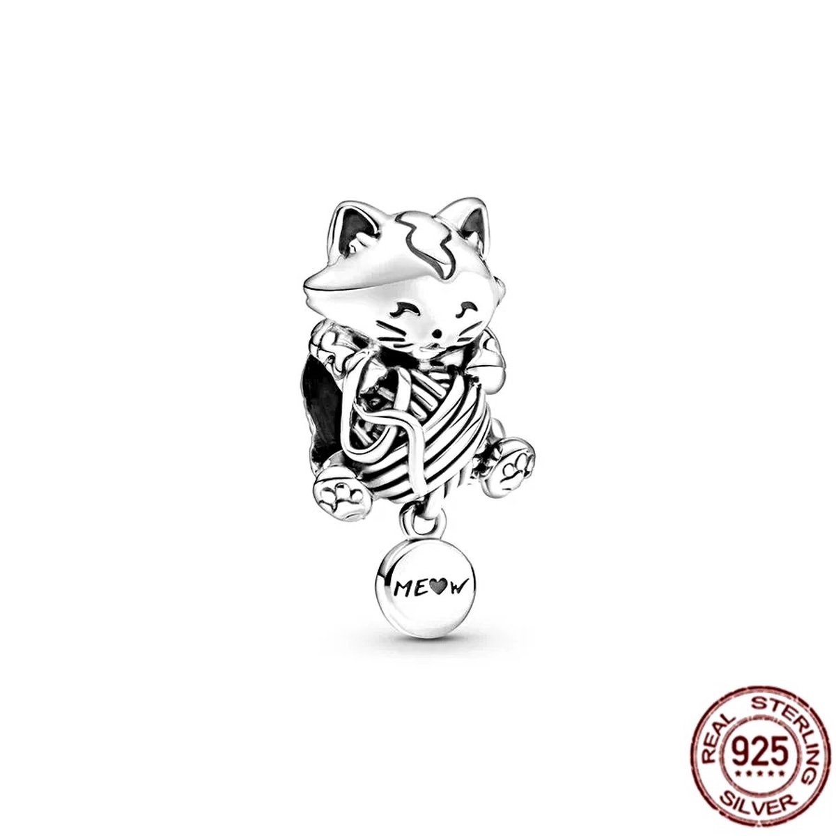 Poezelig - Zilveren Bedel - Schattige Kat met Bolletje Wol - Dangle - 925 Sterling Zilver - Charm - Past op Pandora armband - Kado Idee - Katten Liefhebber