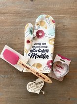 Creaties van Hier - Ovenwant Moeder Met Houten Hartje - Spatel moeder - Koekvorm mama - moederdag cadeautje