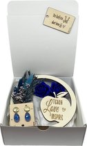 Coffret cadeau Voulez-vous être mon MÈTRE ? | bleu | roses de mer | fleurs séchées | des boucles d'oreilles | plaqué or | mètre | devenir des mètres | questions de marraine | devenir marraine | cadeau | boîte avec une question