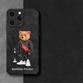 Protégez votre iPhone 15 Pro Max avec style ! Baron Filou Coque de téléphone souple – Design ours de dessin animé mignon – Fabriquée en cuir de mouton de haute qualité – Trendy et durable – Funda Capa parfaite pour votre téléphone Zwart