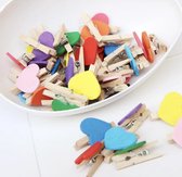 Wasknijpers met hartjes - hout - decoratie - polaroid foto's - valentijn - liefde - bruiloft - 25 stuks - mix kleur