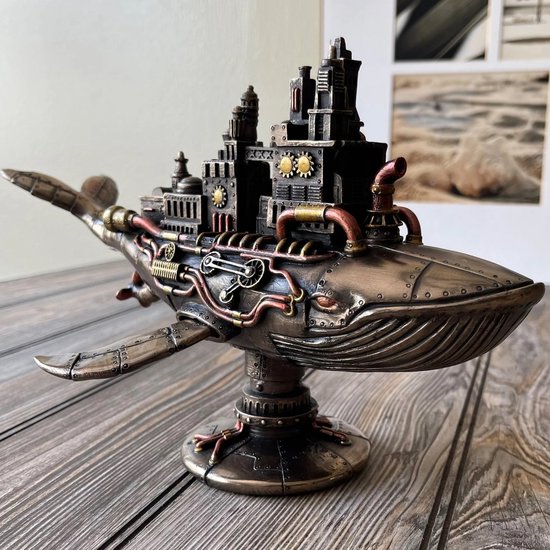 Steampunk walvis met fabriek, bronzen afwerking, op houten achtergrond.