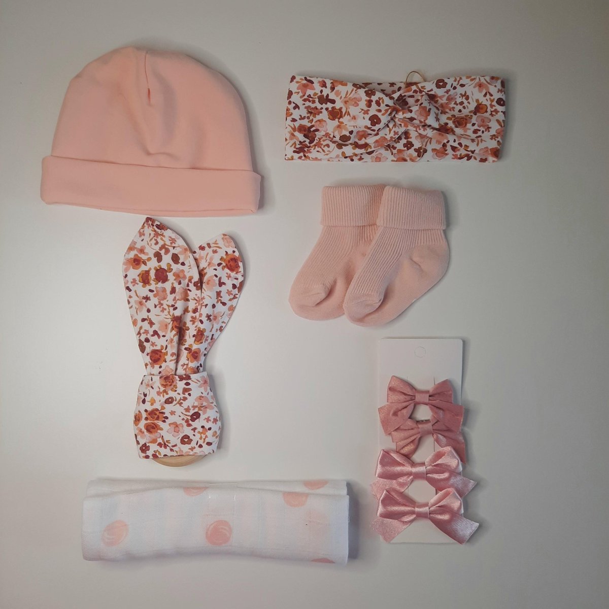 Goedkoopste Kraamcadeau pakket - meisje - roze - 6 delig - bloemen - Babyshower cadeau - Kraammand - Babycadeau