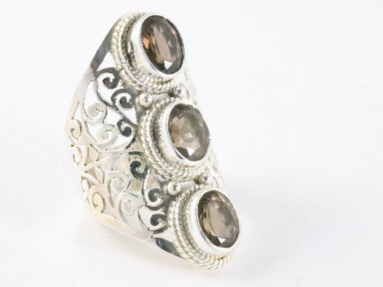 Langwerpige opengewerkte zilveren ring met rookkwarts - maat 20