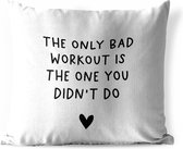 Buitenkussen - Engelse quote "The only bad workout is the one you didn't do" tegen een witte achtergrond - 45x45 cm - Weerbestendig