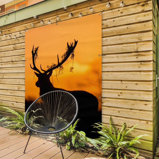 Tuinposter 120x160 cm - Tuindecoratie Hert - Oranje - Silhouet - Dieren - Natuur - Poster voor in de tuin - Buiten decoratie - Schutting tuinschilderij - Tuindoek muurdecoratie - Wanddecoratie balkondoek