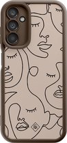 Casimoda® hoesje - Geschikt voor Samsung Galaxy A14 5G - Abstract Faces - Zwart TPU Backcover - Geometrisch patroon - Bruin/beige