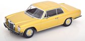 Het 1:18 gegoten model van de Mercedes-Benz 280C/8 W114 Coupé uit 1969 in goud metallic De fabrikant van het schaalmodel is KK Models. Dit model is alleen online verkrijgbaar