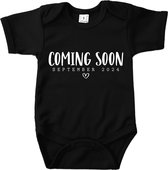 Aankondiging zwangerschap rompertje 'Coming soon - September 2024' - Zwart - Zwangerschap aankondiging - Zwanger - Pregnancy announcement - Baby aankondiging - Geboorte - Romper - Baby