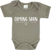 Aankondiging zwangerschap rompertje 'Coming soon - September 2024' - Beige - Romper - Zwanger - Pregnancy announcement - Baby aankondiging - Geboorte - Romper - Baby -