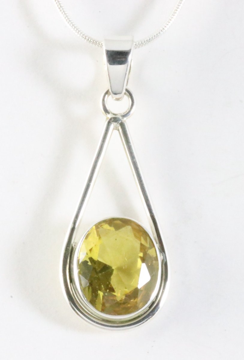 Zilveren hanger met citrien aan ketting
