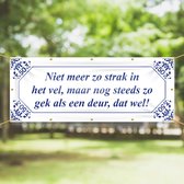 Spandoek Niet meer zo strak in het vel, maar nog steeds zo gek als een deur, dat wel - Delfts Blauw - Abraham - Sarah - 50 jaar - 150 x 50 cm - met ringen - PVC - Banner - indoor en outdoor –