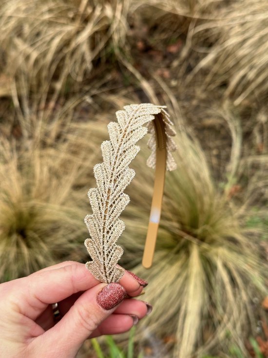 Diadeem - Meisjes diadeem - Haarband met grote gouden hartjes - hartjes haarband - Meisjes haarband - Haarbandjes - Haaraccessoires - Haaraccessoires voor meisjes - Handmade - Gouden diadeem - Bruiloft - Haaraccessoires Bruiloft - Cadeautje -