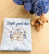 Blue baby blanket with bears and a dedication in Dutch embroidered