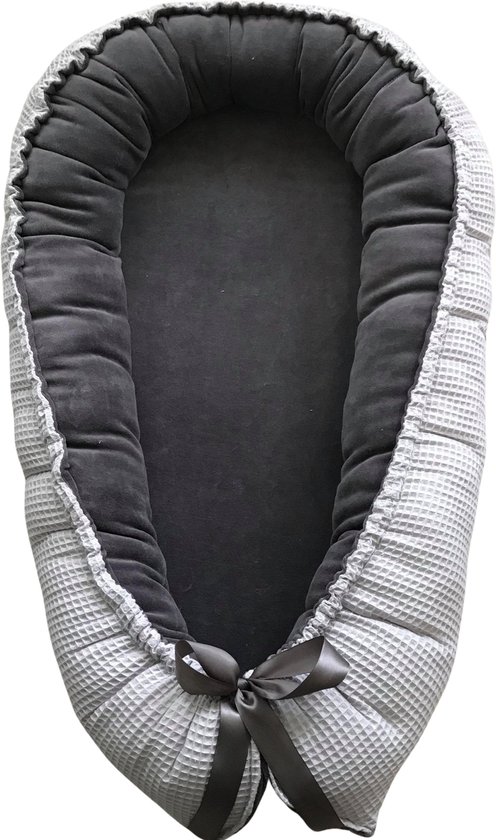 Babynestje Luxe Grijs Velvet met Stijlvolle grijze Wafelstof - Comfortabel en Knus - incl. luiermand, commodemand